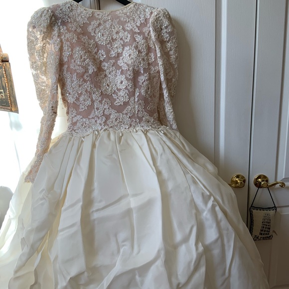 VINTAGE SAKS FRANK MASANDREA DIAMOND COLLECTION WEDDING GOWN WITH TIARA VEIL - Picture 4 of 16